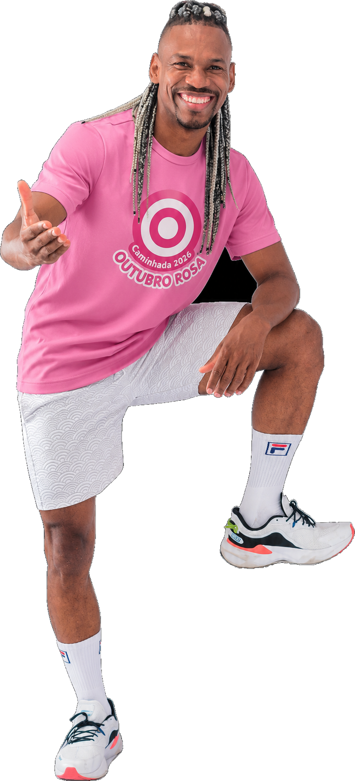Participante com a camisa oficial da Caminhada Outubro Rosa